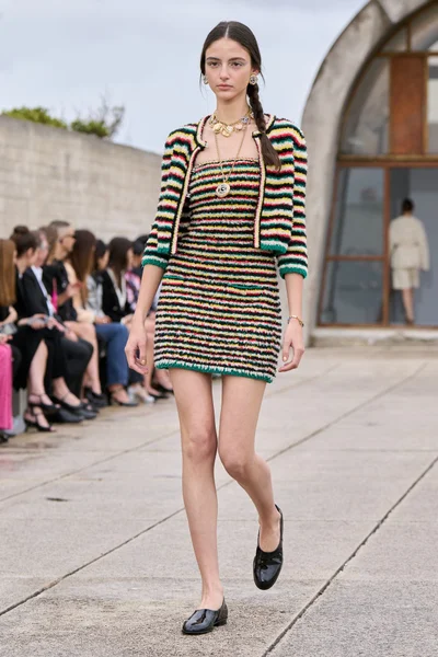 Look 32